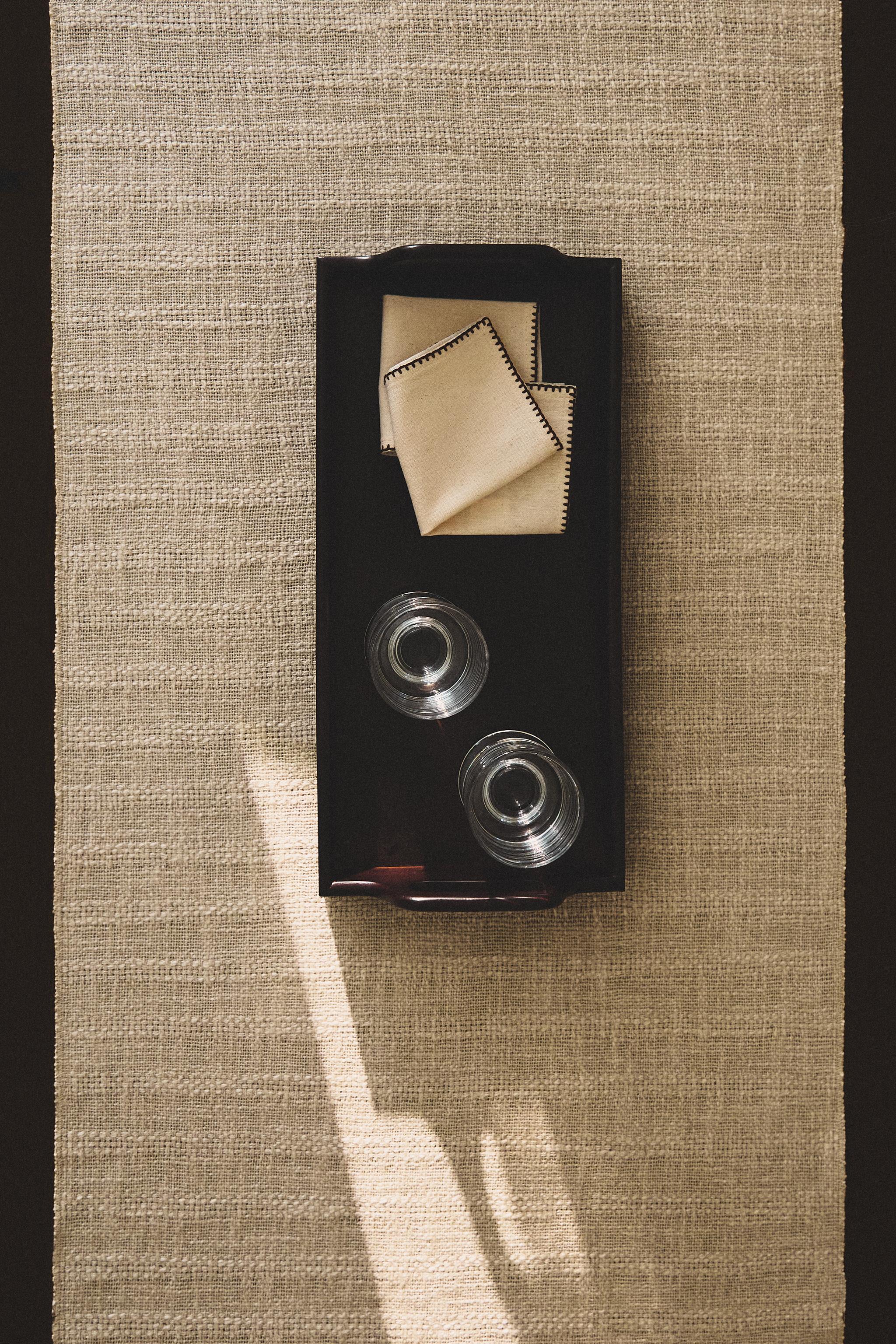 TEXTURED LINEN TABLE RUNNER
